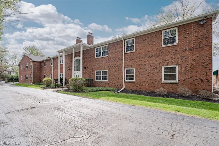 2720 Pease Drive #219N, Rocky River, OH - Photo 2