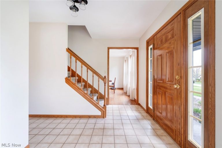 8105 Caymen Court, Canfield, OH - Photo 4
