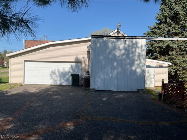 3812 Mahoning Road, Canton, OH - Photo 8