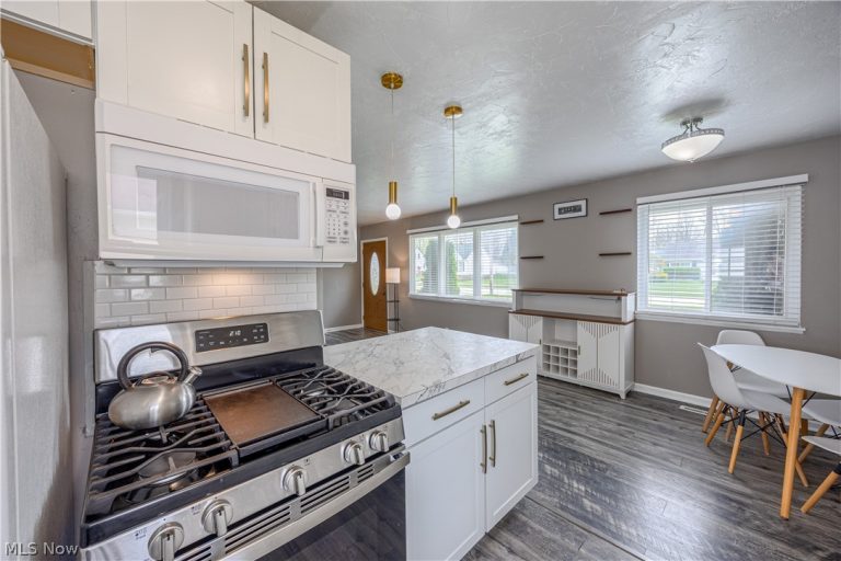 38355 Laura Drive, Eastlake, OH - Photo 8