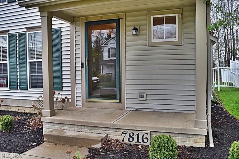 7816 Benton Lane, Hudson, OH - Photo 2
