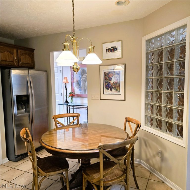 22693 Melissa Lane, Strongsville, OH - Photo 4