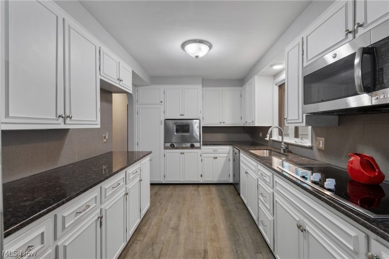 1432 Keuper Boulevard, Massillon, OH - Photo 8