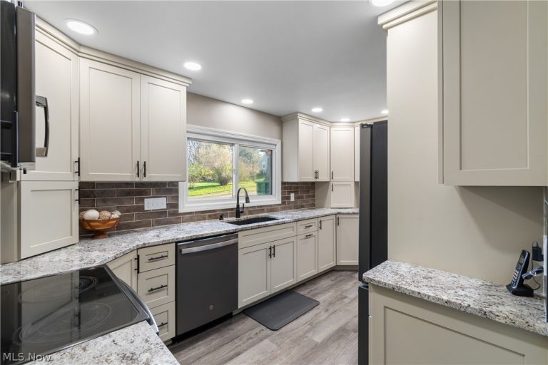 1807 Wicliff Avenue, Massillon, OH - Photo 8