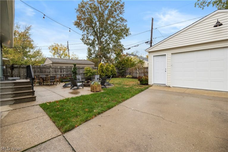 150 Denison Avenue, Elyria, OH - Photo 2