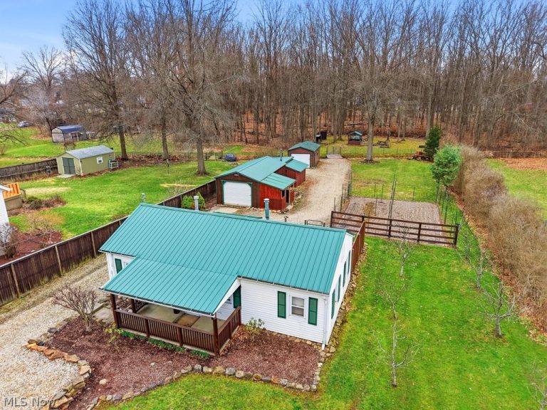 121 Meadowridge Road, Mogadore, OH - Photo 5