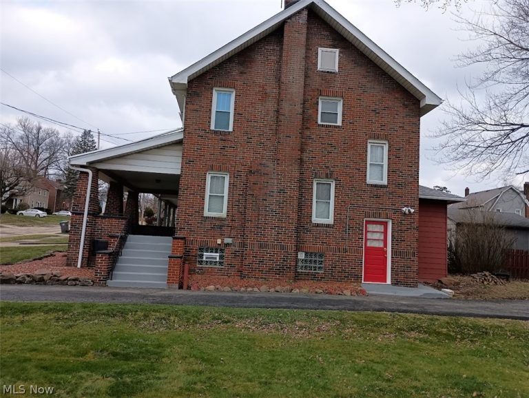 212 Curry Place, Youngstown, OH - Photo 3