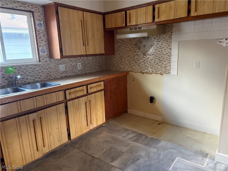 1622 Merrill Avenue, Akron, OH - Photo 5