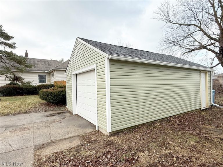 1528 Maine Avenue, Lorain, OH - Photo 4