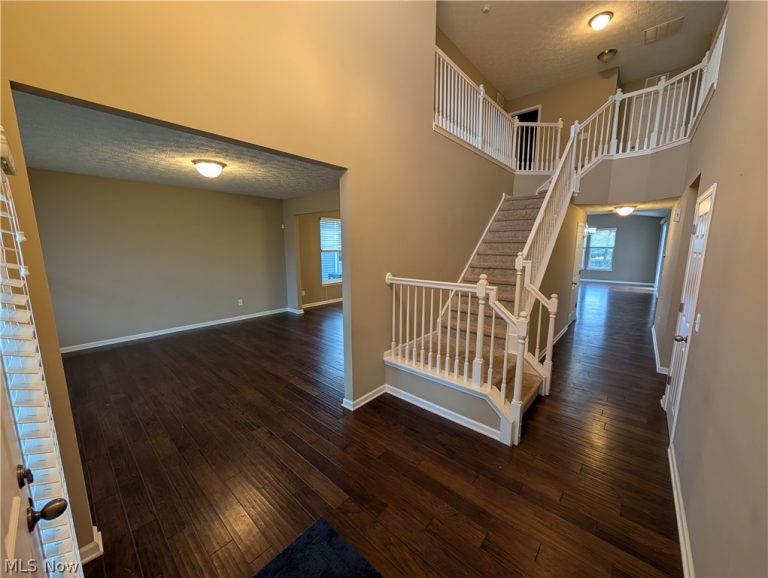 32815 Rebecca Lane, Avon Lake, OH - Photo 2