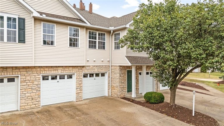 5200 Heather Field Circle #C2, Parma, OH - Photo 4