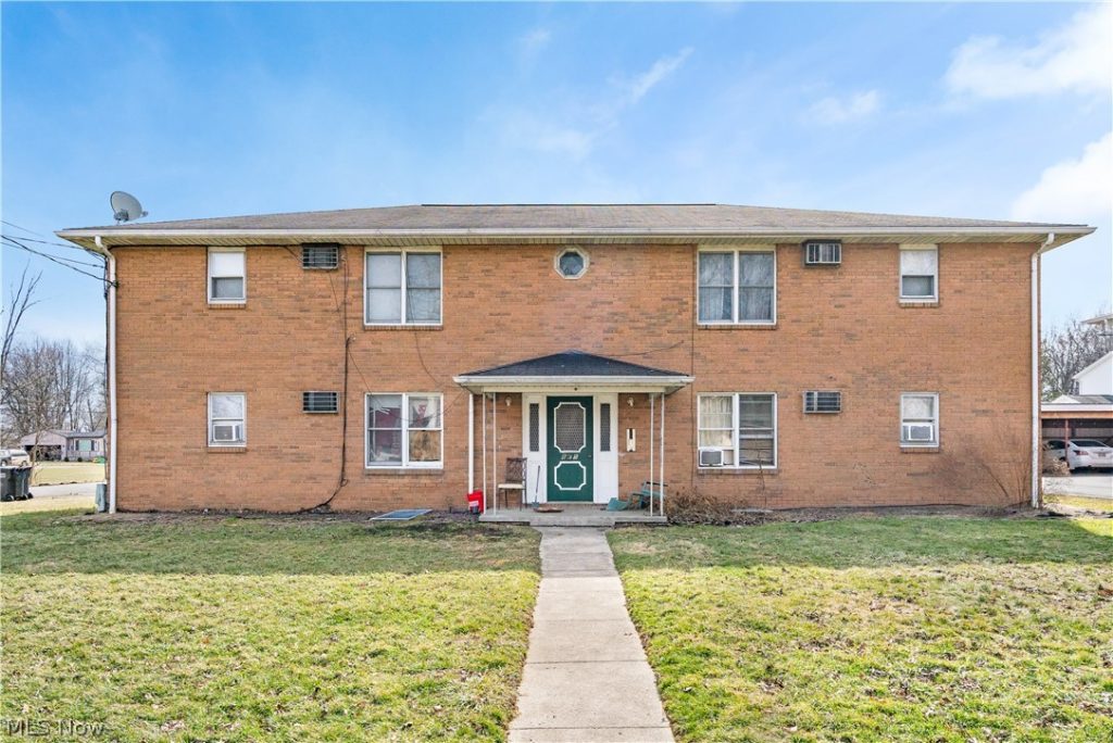895 Cook Avenue, Youngstown, OH