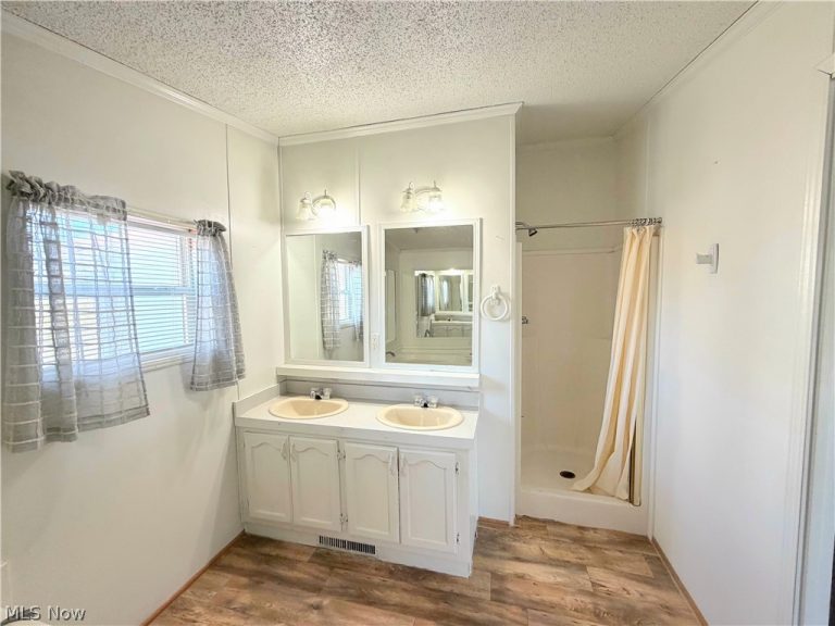 14 Hector Avenue, Chester, WV - Photo 6