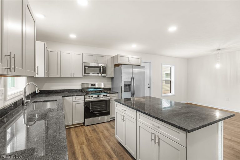 1334 Hazelwood Ave, Akron, OH - Photo 8