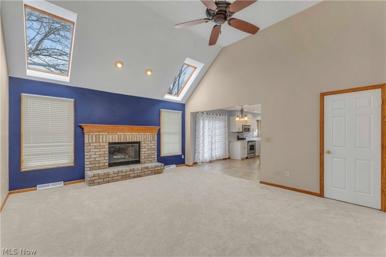 1023 Gulf Road, Elyria, OH - Photo 3