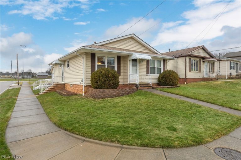 380 Orchardview Road, Seven Hills, OH - Photo 3