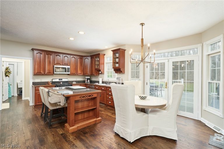 11137 Malvern Drive, North Royalton, OH - Photo 4