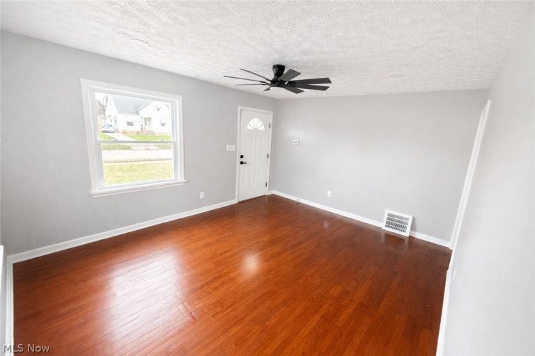19910 Mountville Drive, Maple Heights, OH - Photo 6