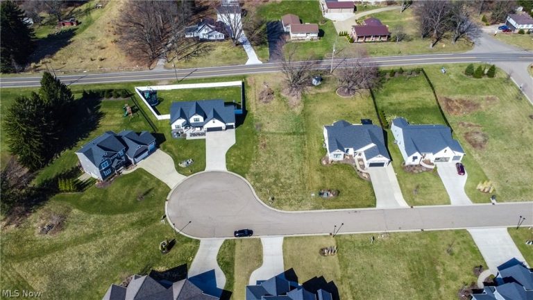 5727 Shadow Ridge Circle, North Canton, OH, 44720
