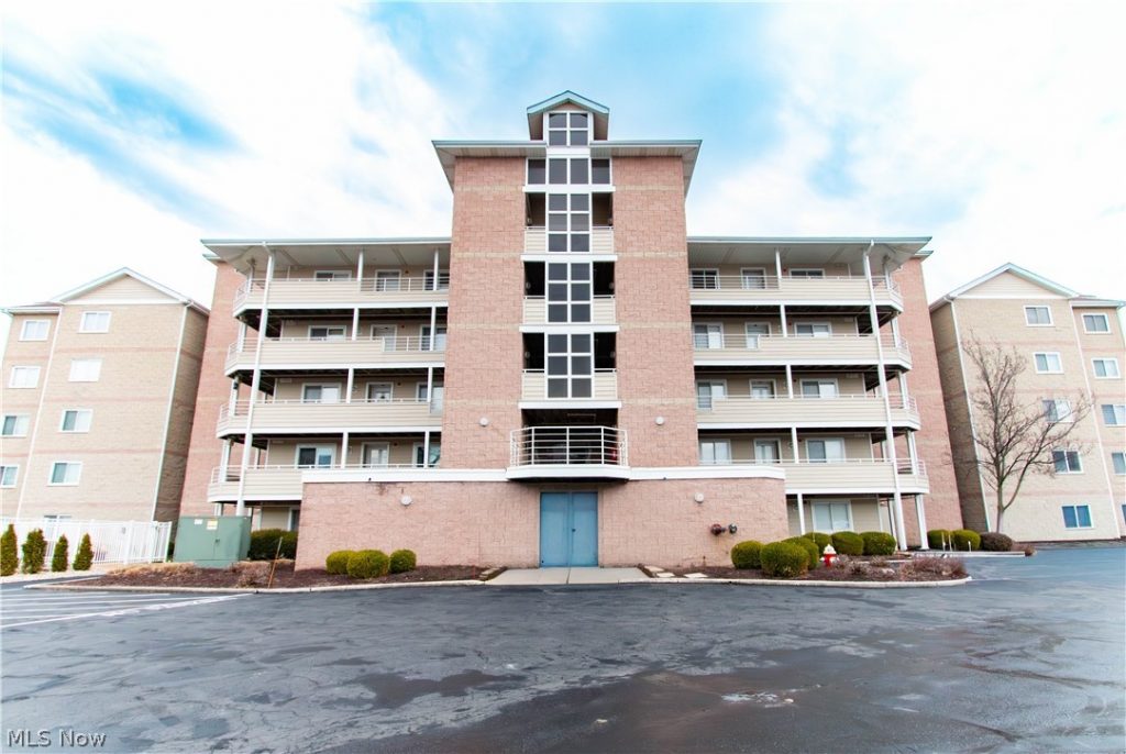 30 Marina Point Drive, Sandusky, OH