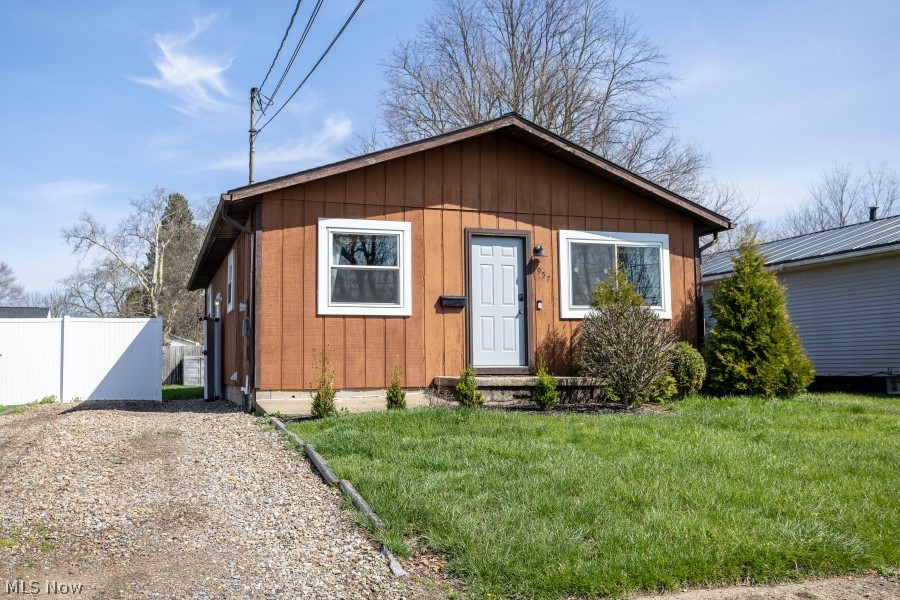 957 Carnegie Avenue, Akron, OH