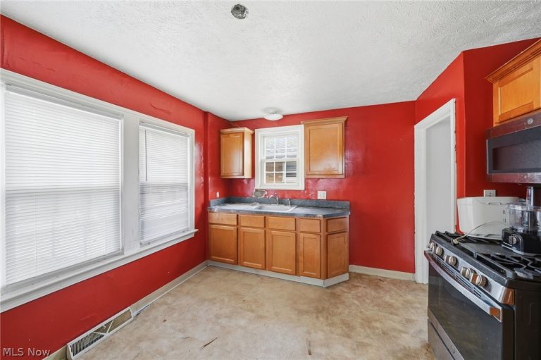 324 248th Street, Euclid, OH - Photo 8