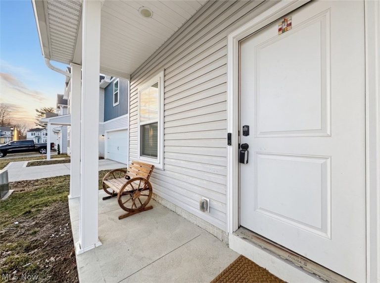 524 Auld Farm Circle, Akron, OH - Photo 4