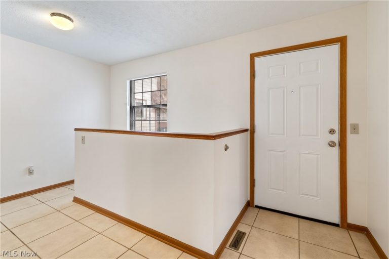 732 Vernon Odom Boulevard, Akron, OH - Photo 2