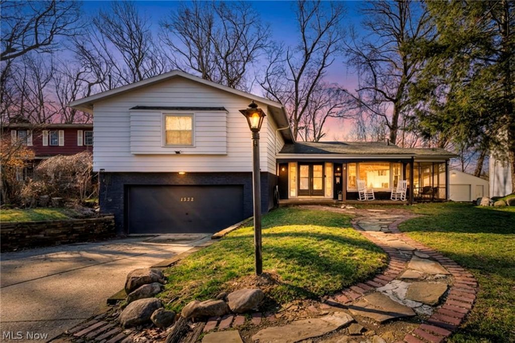 1332 Shanabrook Drive, Akron, OH