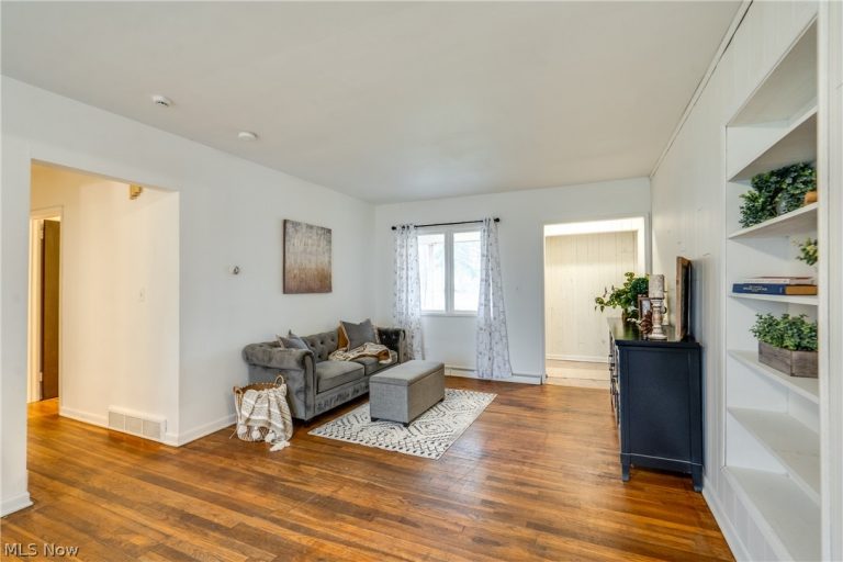 1440 Treasch Drive, Cuyahoga Falls, OH - Photo 3