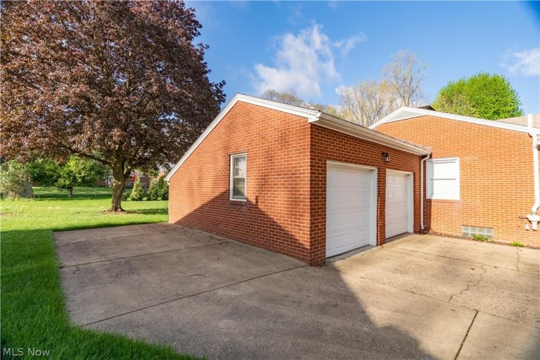 4028 Crestwood Street, Canton, OH - Photo 3