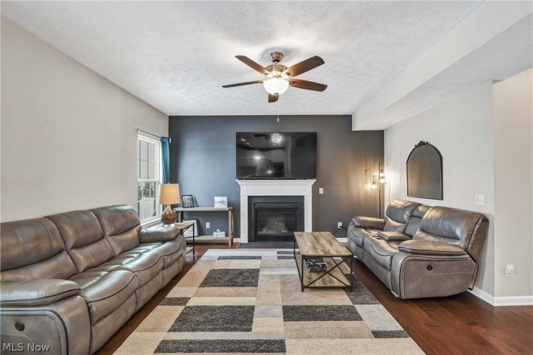 6530 Wisteria Lane, Medina, OH - Photo 2