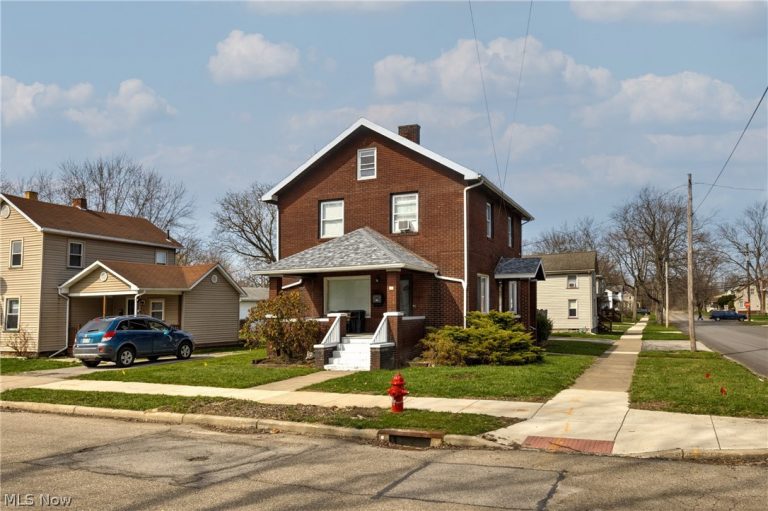 106 Neil Street, Niles, OH - Photo 2