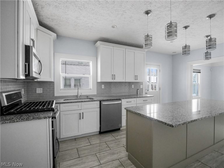 28 Jennette Drive, Youngstown, OH - Photo 4