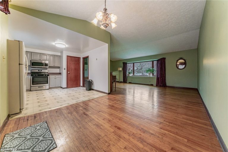 2984 Erich Drive, Willoughby Hills, OH - Photo 5