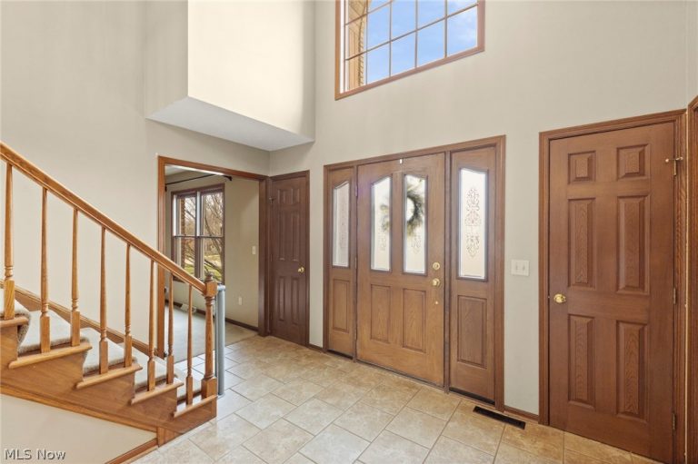 9431 Yvonne Drive, North Royalton, OH - Photo 5