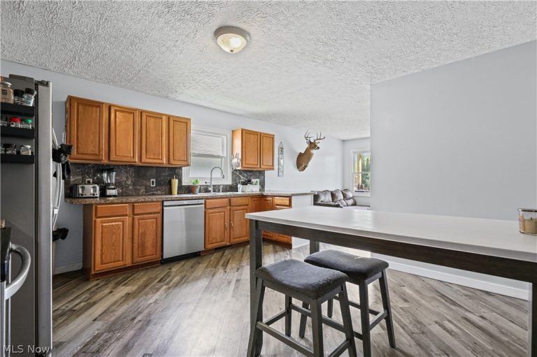 1282 Cordova Avenue, Akron, OH - Photo 6