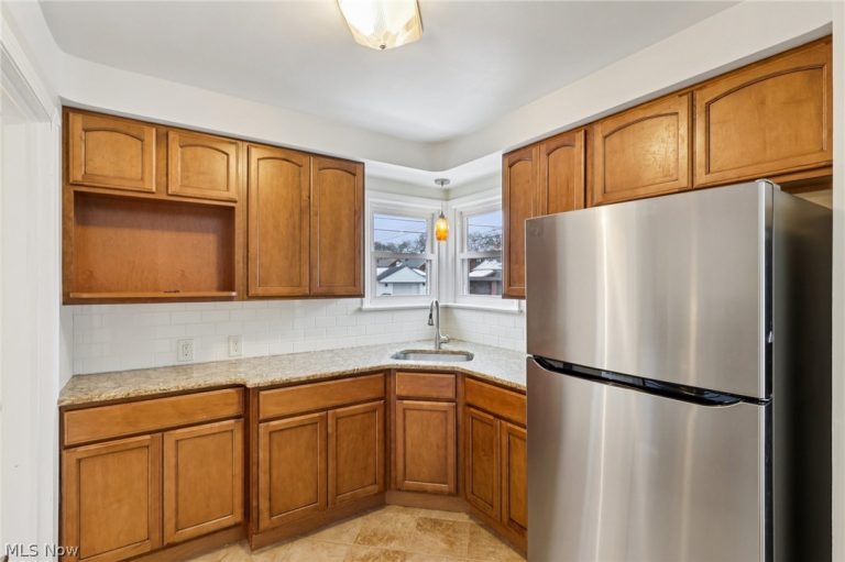 9005 Ansonia Avenue, Brooklyn, OH - Photo 6