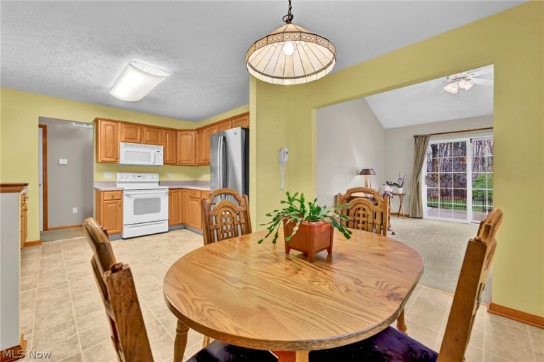 7596 Willow Woods Drive, North Olmsted, OH - Photo 5