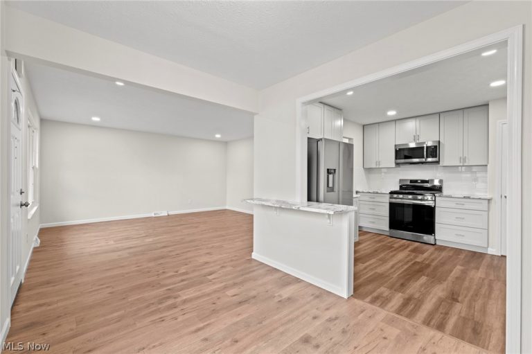 1201 Galaxy Drive, Cleveland, OH - Photo 4