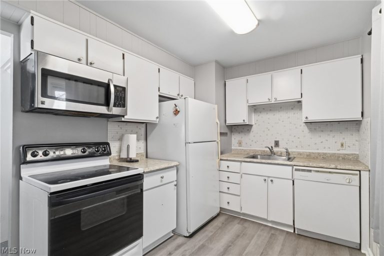 282 Schrop Avenue, Akron, OH - Photo 3