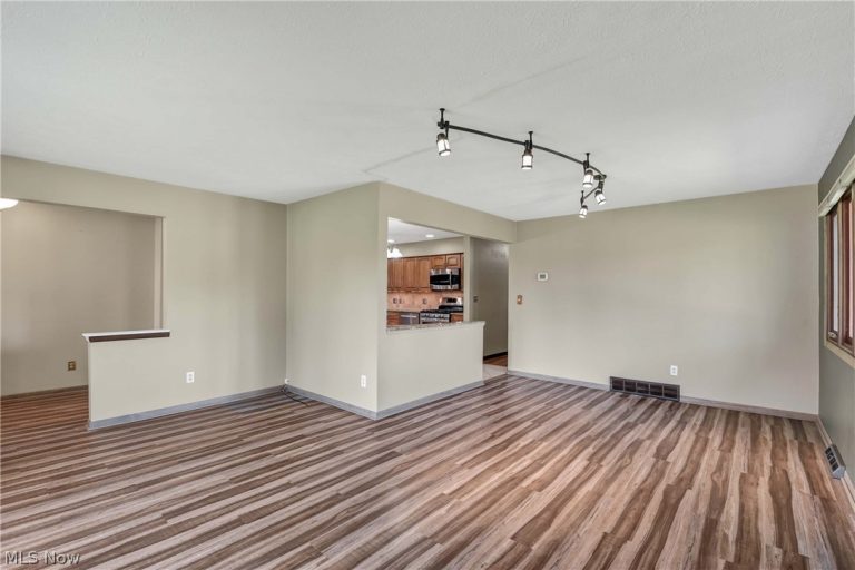 7350 Ames Road, Parma, OH - Photo 5