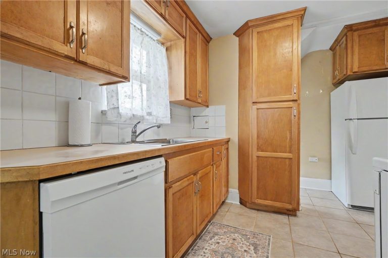 2782 Oakwood Drive, Cuyahoga Falls, OH - Photo 6