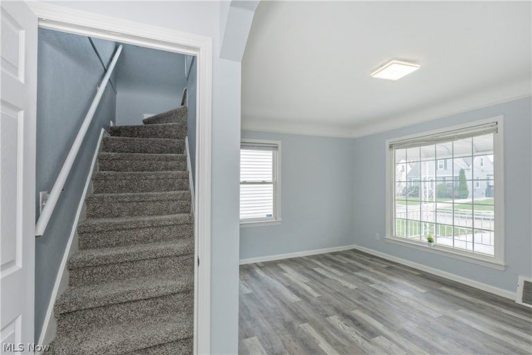 30025 Elgin Road, Wickliffe, OH - Photo 8