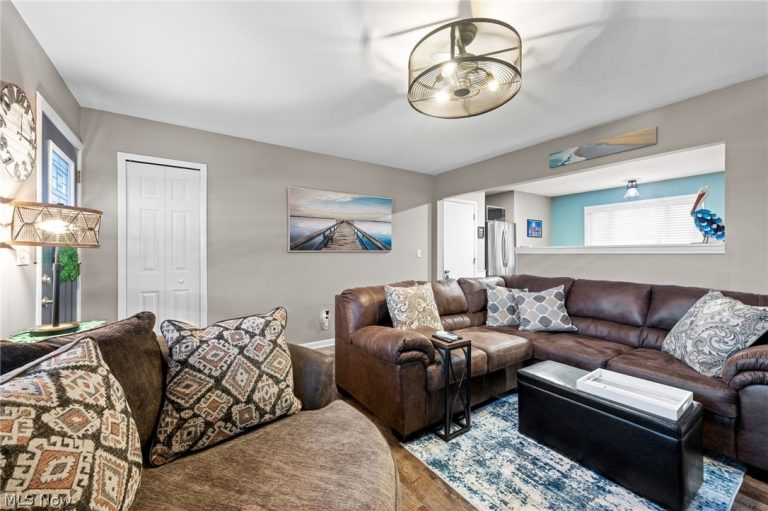 487 Bridle Lane, Berea, OH - Photo 5