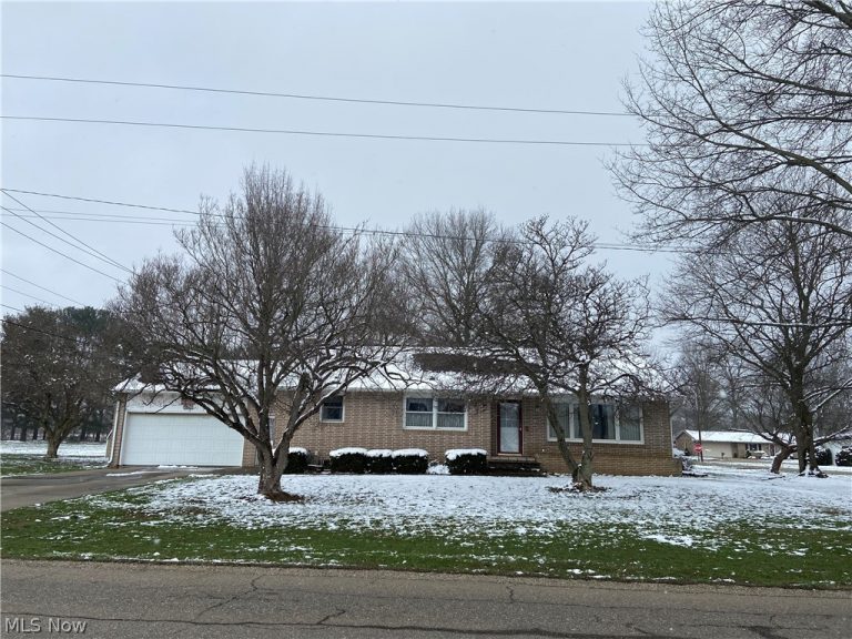 5671 State Road, Newcomerstown, OH, 43832