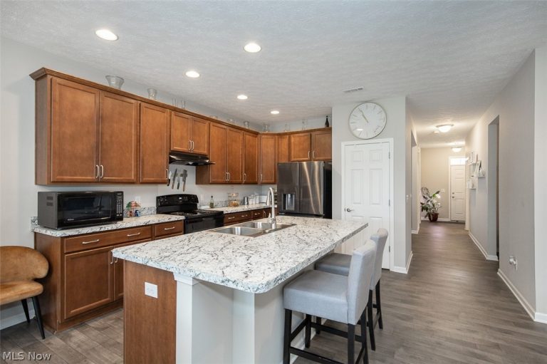 701 Cedar Crest Drive, Elyria, OH - Photo 3