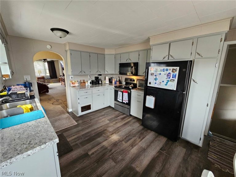 1305 Eastport Avenue, Uhrichsville, OH - Photo 8