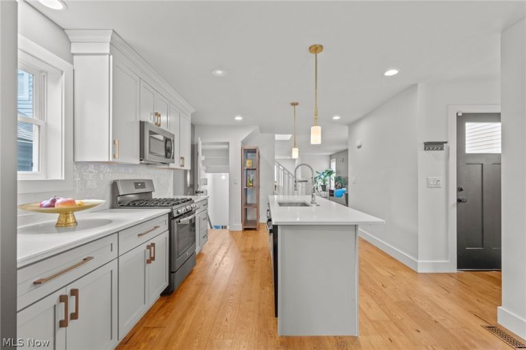 1922 52nd Street, Cleveland, OH - Photo 3