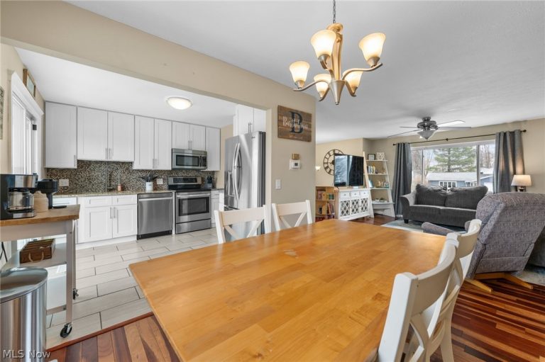 407 Ridgewood Drive, Eastlake, OH - Photo 6